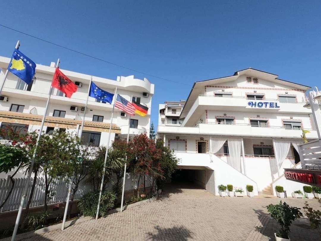 La Luna Hotel Ksamil Bagian luar foto