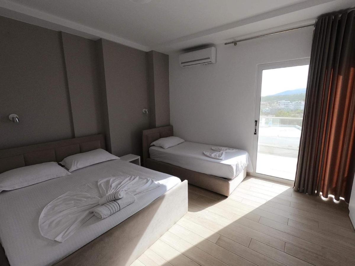 La Luna Hotel Ksamil Bagian luar foto