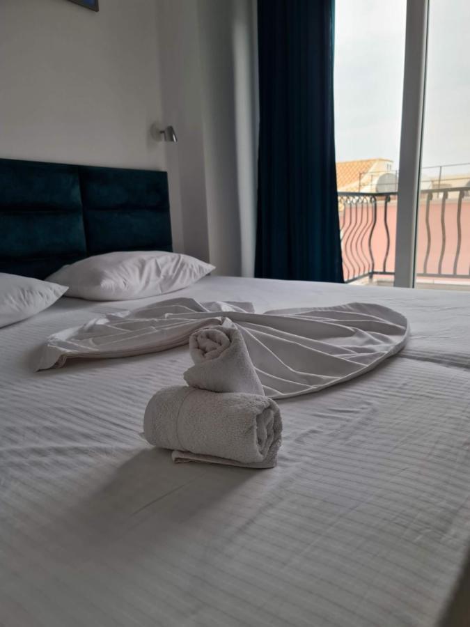 La Luna Hotel Ksamil Bagian luar foto